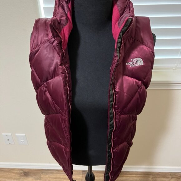 Women's North Face 550 Burgundy Puffer Vest, Size S - Picture 4 of 10